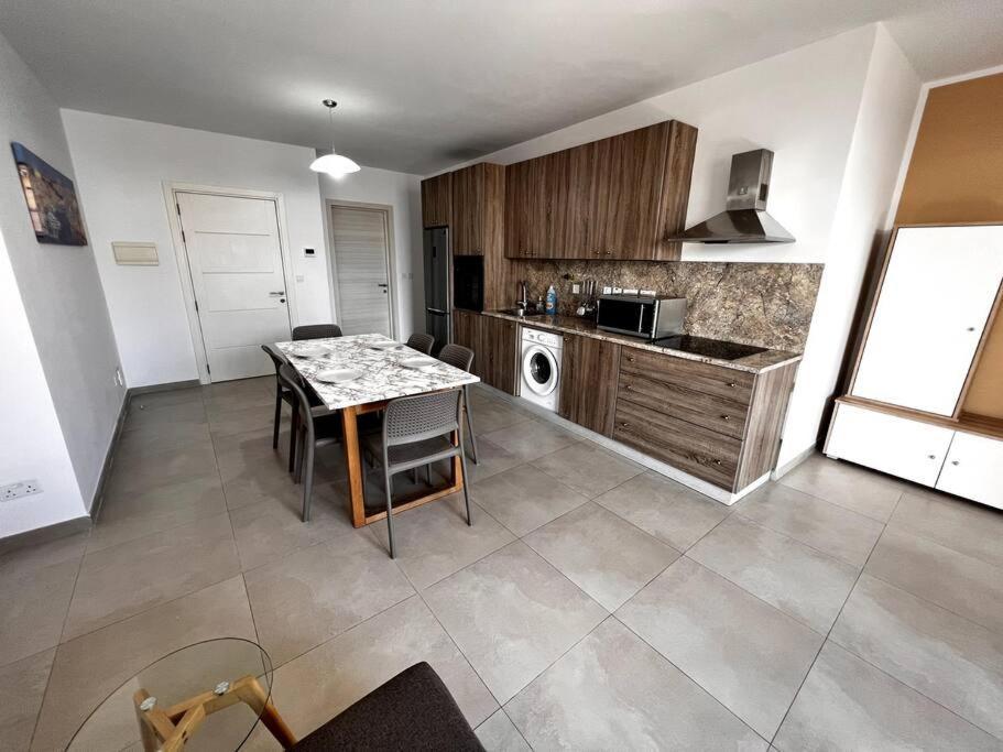 Mediterranea 2 Bedroom Smart Apartment St. Paul's Bay Exteriör bild